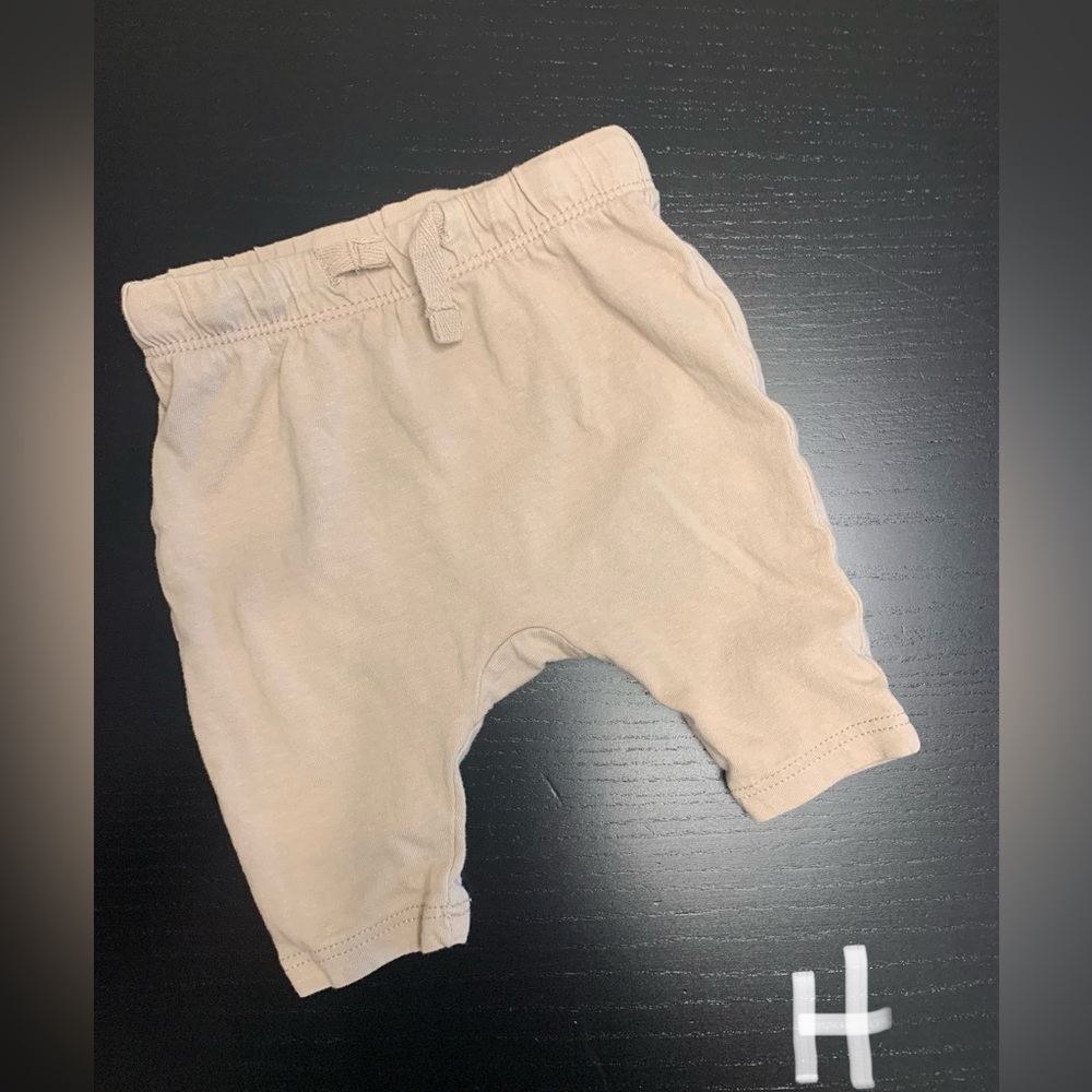 $3.00 💝 H&M 1-2m Beige Pants